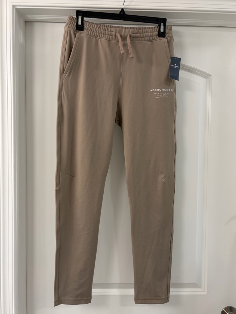 Abercrombie & Fitch NWT Neoknit tan performance joggers.  Size 15/16 boys